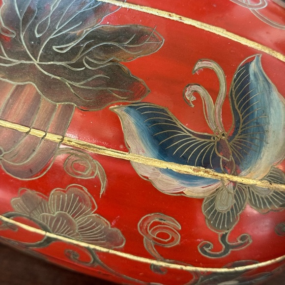 Melon shaped lacquered box. Antique beautiful warm red. Hand painted. - Picture 7 of 9